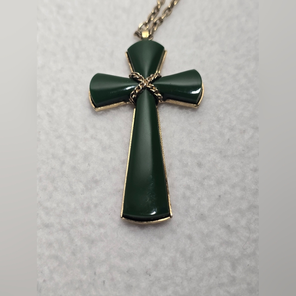 Avon "Juliet" Cross Pendant on a gold tone chain
